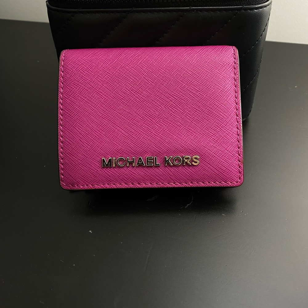 Michael Kors Fuchsia Wallet
